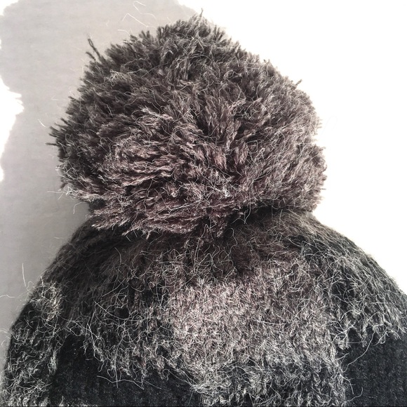 ⭐️HOST PICK⭐️ C.C Winter Pom Pom Hat - Picture 3 of 6